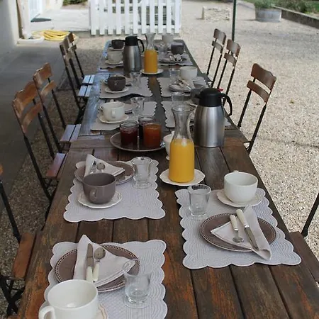 Bed & Breakfast Au Domaine Du Chai Génissac