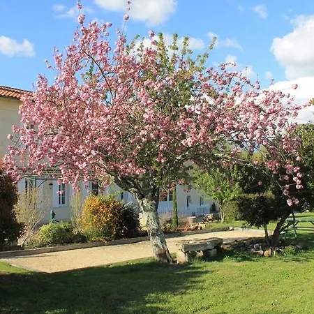 Bed & Breakfast Au Domaine Du Chai Génissac